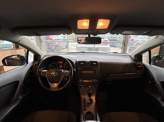 Toyota Avensis 13 of 18