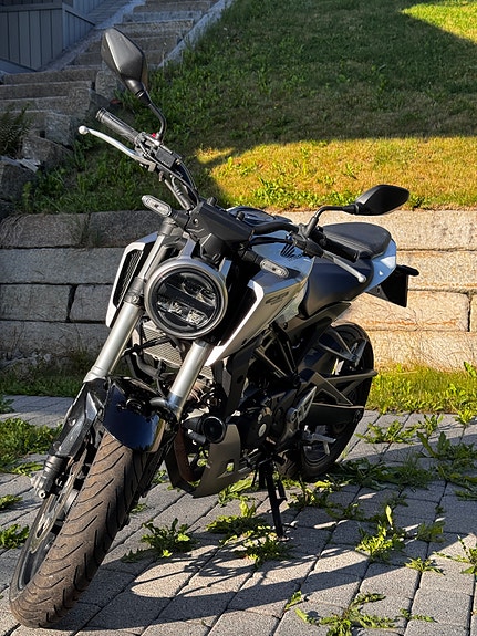 Honda CB 125 R 3 of 9