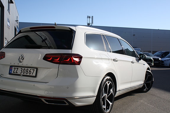 Volkswagen Passat 5 of 28