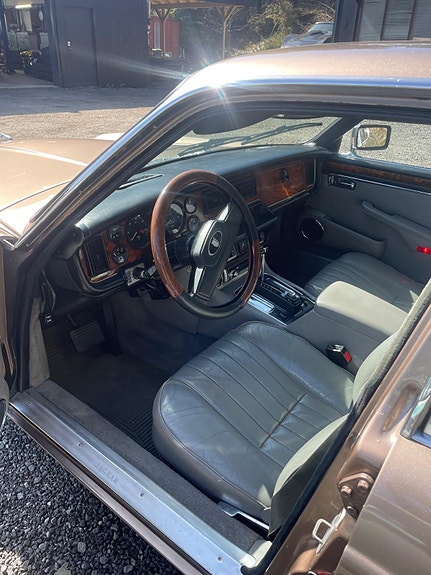 Jaguar XJ 4 of 25
