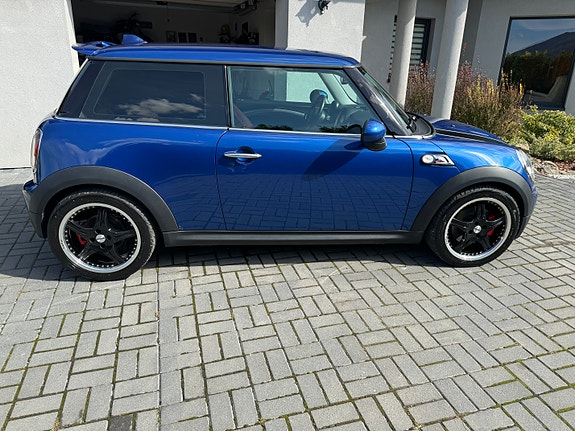 MINI Cooper S 10 of 30