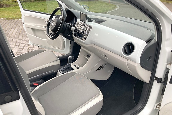 Volkswagen UP! 6 of 11