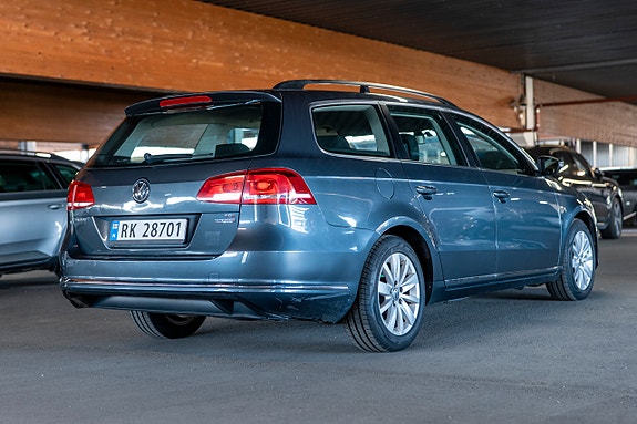 Volkswagen Passat 5 of 30