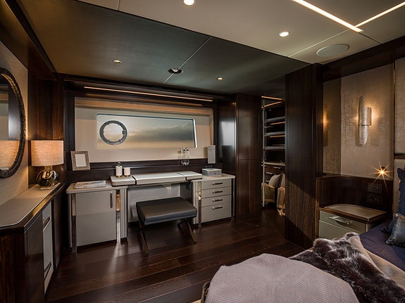 Sunseeker 88 Yacht 10 of 13