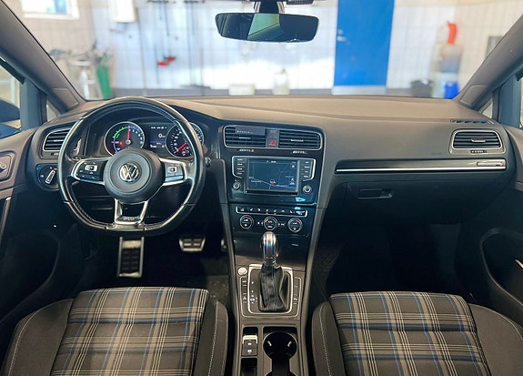 Volkswagen Golf VII 7 of 11