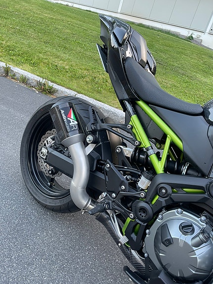 Kawasaki Z 900 2 of 5