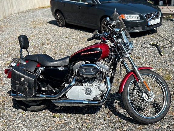 Harley-Davidson XL 883C Custom 4 of 6