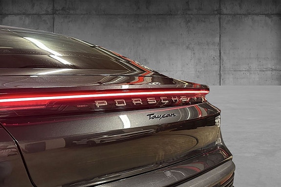 Porsche Taycan 6 of 30