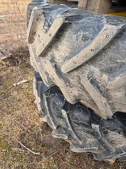 BKT dekksett m/pigg på felg 4 of 8
