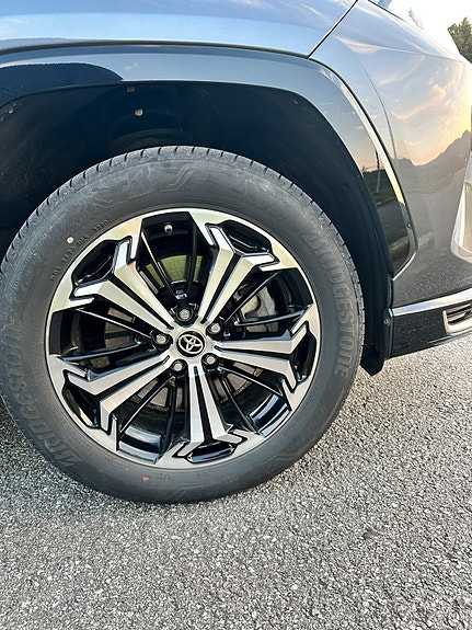 Toyota RAV4 14 of 19