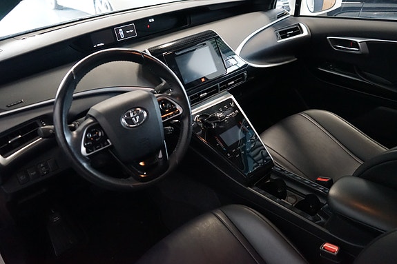 Toyota Mirai 6 of 9
