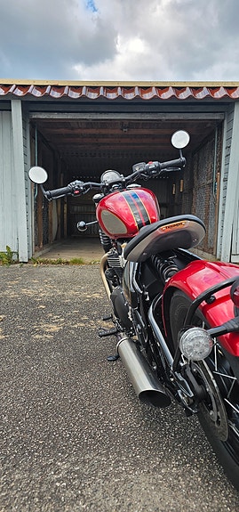 Triumph Bonneville bobber 2 of 5