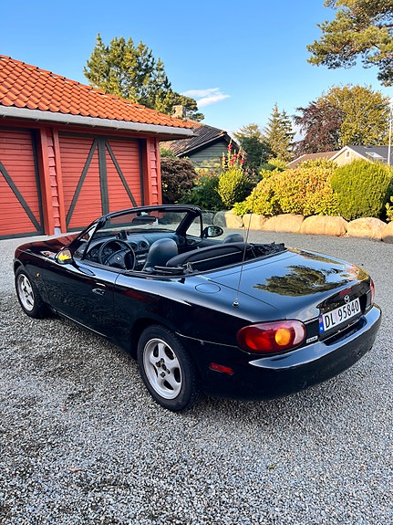 Mazda MX-5 11 of 28