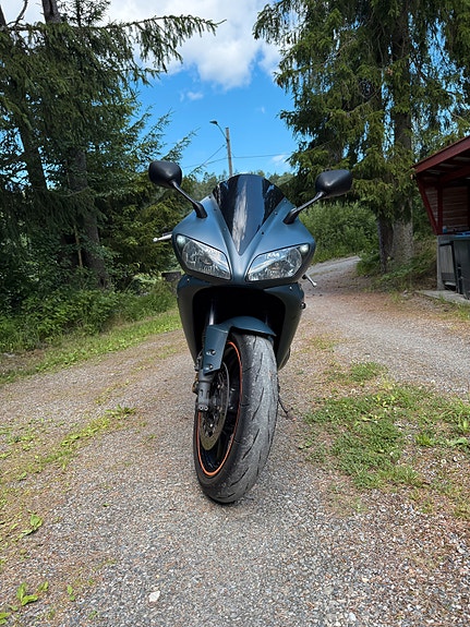 Yamaha R1 2 of 5