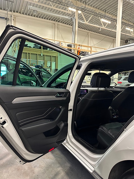 Volkswagen Passat 19 of 28