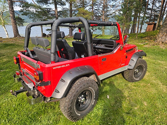 Jeep Wrangler 4 of 16