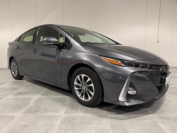 Toyota Prius Plug-in Hybrid 4 of 5