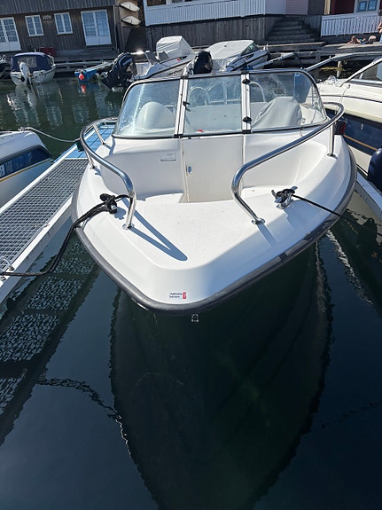 Flott Morgan 530 BR, 90 HK Suzuki. Det følger med båthenger. 2 of 5