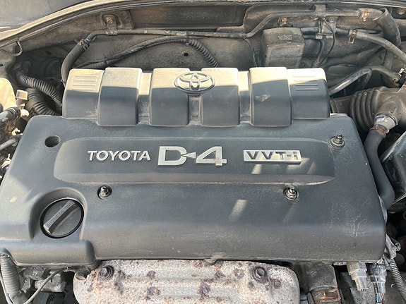 Toyota Avensis 3 of 5