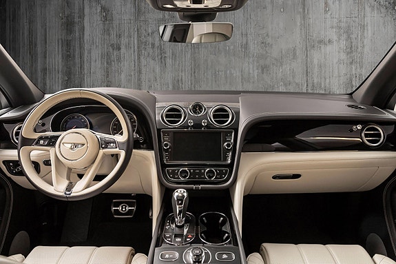 Bentley Bentayga 26 of 30
