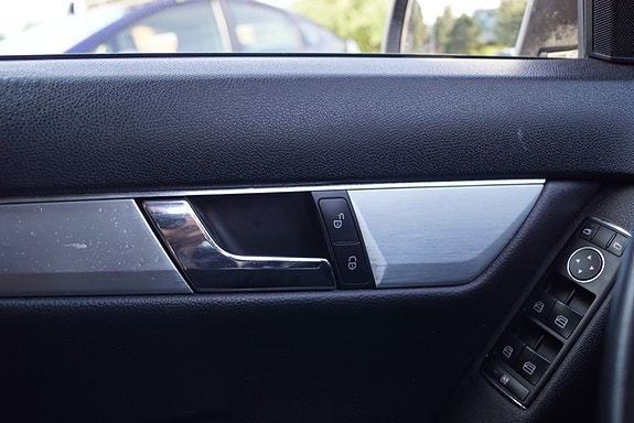 Mercedes-Benz C-Klasse 28 of 30