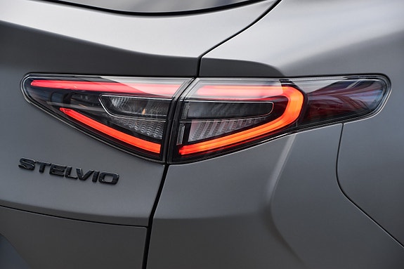 Alfa Romeo Stelvio Quadrifoglio 30 of 30