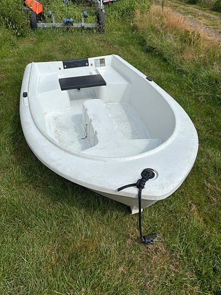 Pent brukt Pioner mini (8 fot) med Yamaha 4 hk, 4-takter, selges 2 of 5