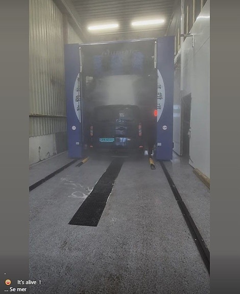 "Alltid klar til neste oppdrag – med vår egen vaskehall holder vi bilene rene og klare hele døgnet."