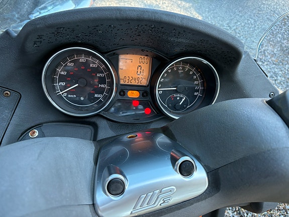 Piaggio MP3 300 LT 8 of 11