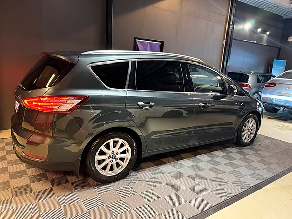 Ford S-MAX 3 of 5