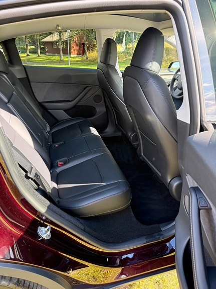 Tesla Model Y 18 of 23