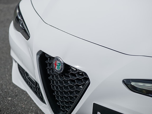 Alfa Romeo Giulia 3 of 5
