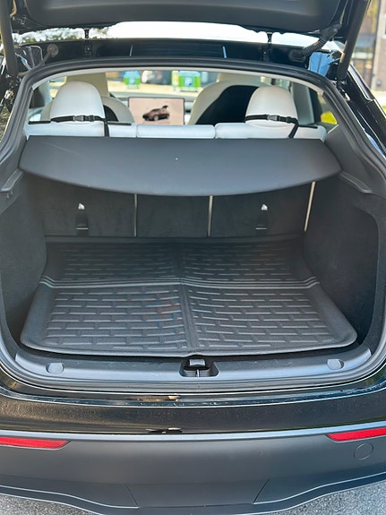 Tesla Model Y 22 of 30
