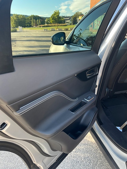 Jaguar F-PACE 17 of 28