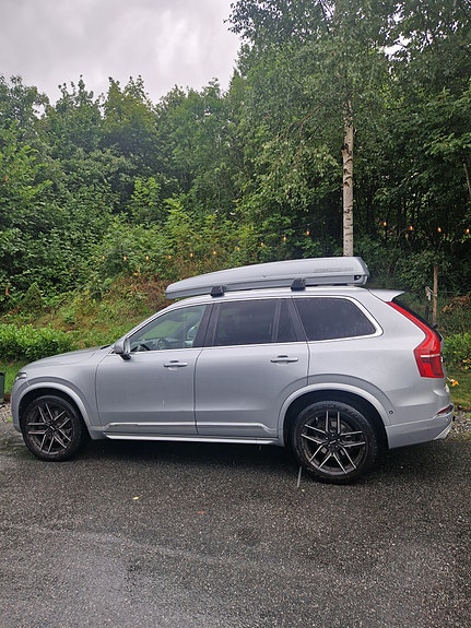 Volvo XC90 2 of 5