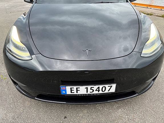 Tesla Model Y 8 of 24