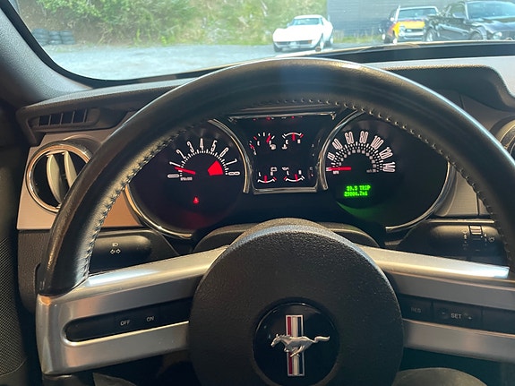 Ford Mustang 13 of 15