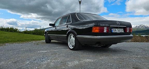 Mercedes-Benz 560 SEL 10 of 28