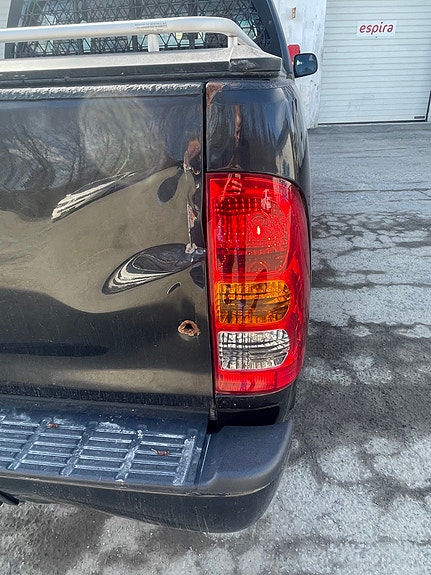 Toyota HiLux 5 of 8