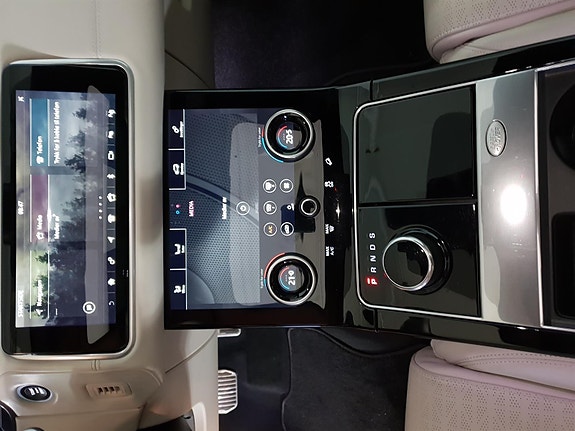 Land Rover Range Rover Velar 16 of 22