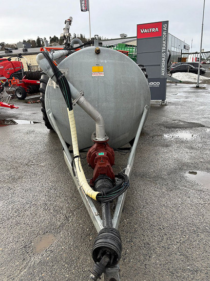 Rekord 8500 ltr, høytrykkspumpe, kanon, galvanisert, store hjul 2014, kr 195 000,-