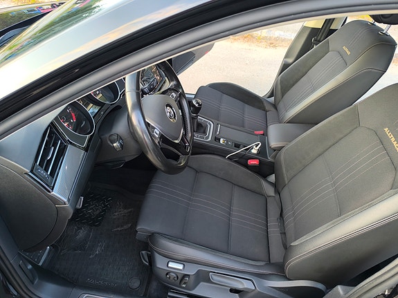 Volkswagen Passat Alltrack 23 of 30