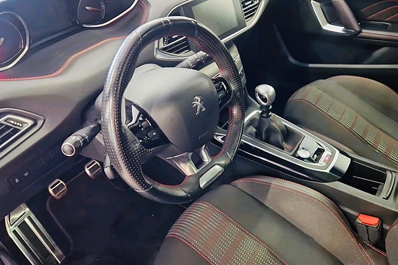 Peugeot 308 8 of 28