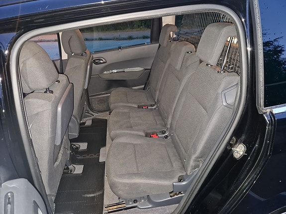 Peugeot 5008 2 of 17