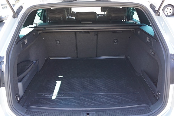 Volkswagen Passat 12 of 30