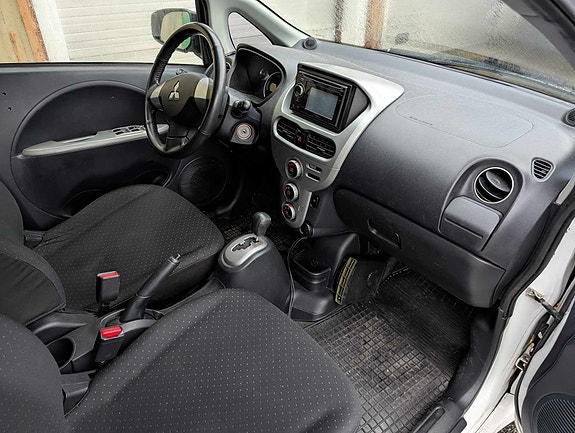 Mitsubishi i-Miev 8 of 10