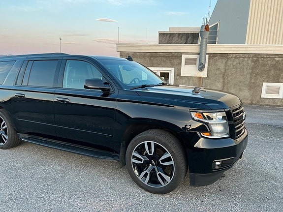 Chevrolet Suburban 15 of 30