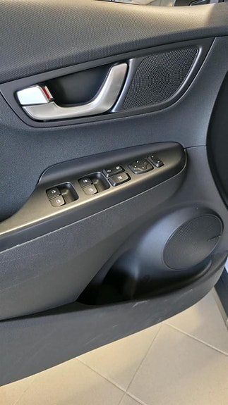 Hyundai Kona 9 of 28