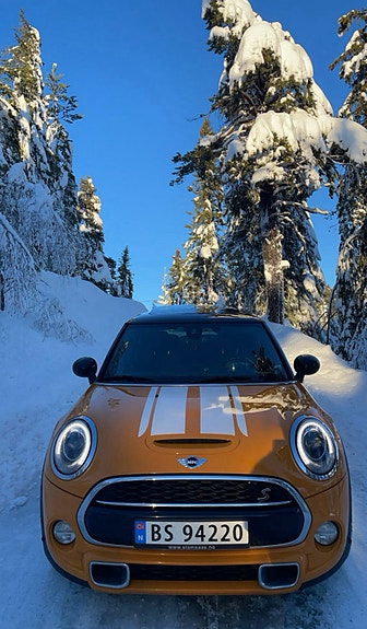 MINI Cooper S 4 of 5