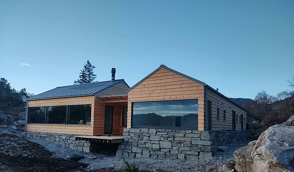 Arkitekt-tegnet hytte bygget av Jokerhus Bygg